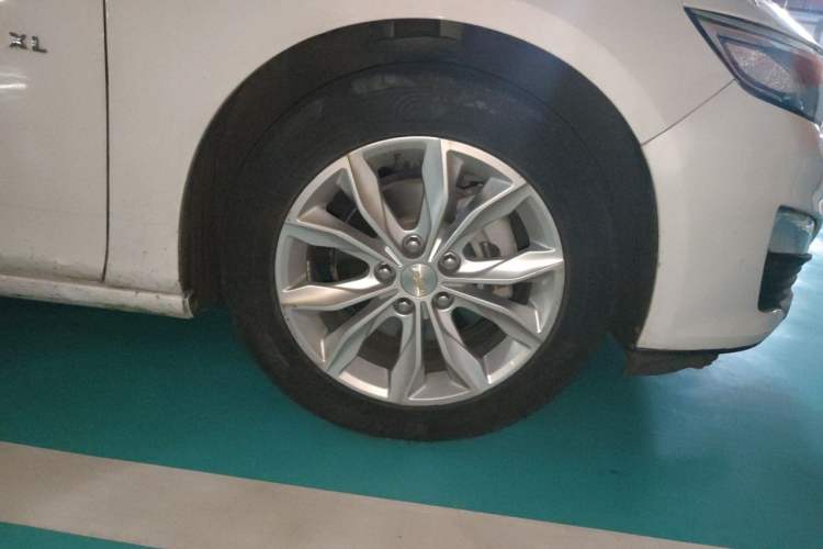 Used Chevrolet Malibu XL 2021 535T Automatic Sport Edition Right Front Wheel Hub