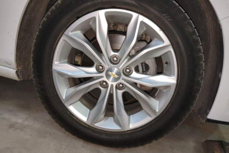 Used Chevrolet Malibu XL 2021 535T Automatic Sport Edition Right Front Wheel Hub