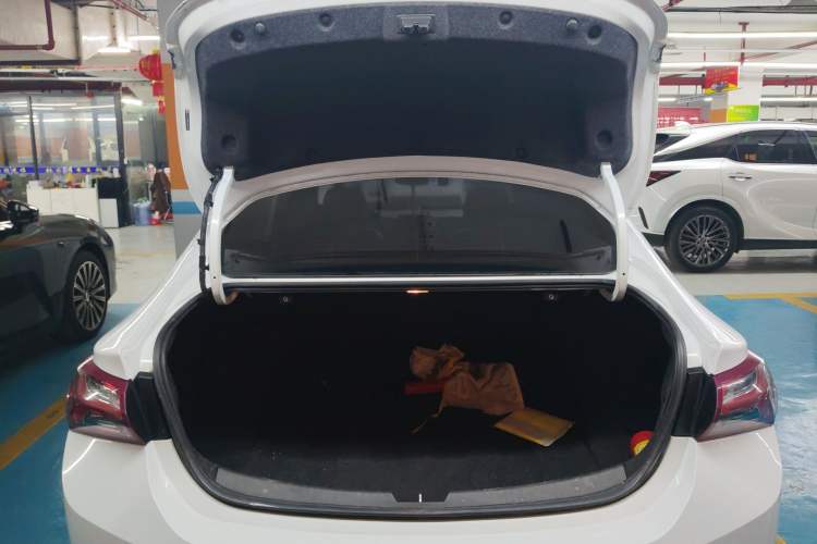 Used Chevrolet Malibu XL 2021 535T Automatic Sport Edition Trunk