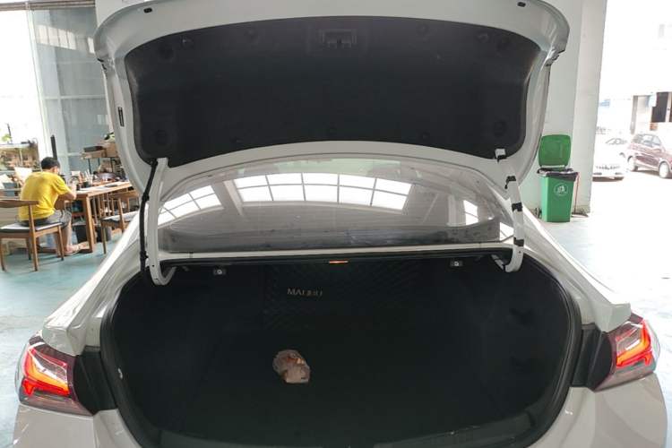 Used Chevrolet Malibu XL 2021 535T Automatic Sport Edition Trunk