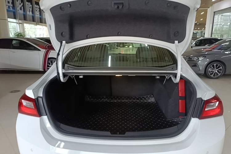 Used Chevrolet Malibu XL 2021 535T Automatic Sharp Edition Trunk
