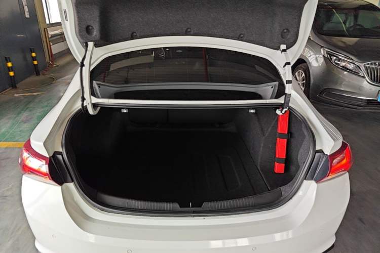 Used Chevrolet Malibu XL 2021 535T Automatic Sport Edition Trunk