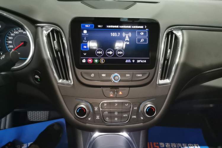 Used Chevrolet Malibu XL 2022 535T Automatic Sport Edition Audio And AC Panel