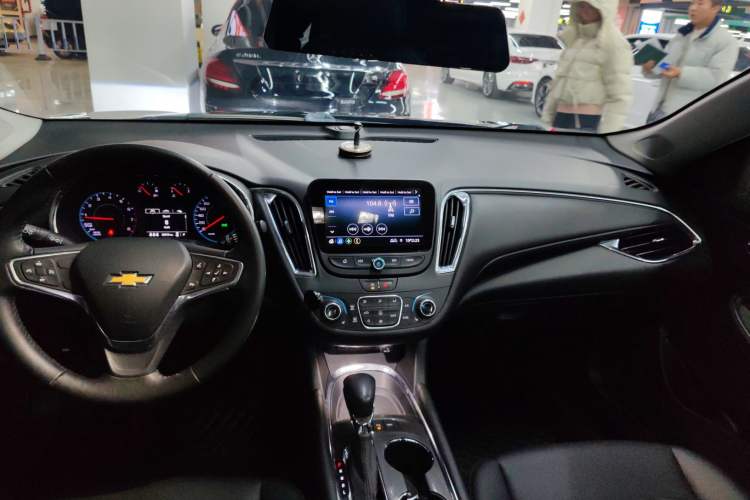 Used Chevrolet Malibu XL 2022 535T Automatic Sport Edition Audio And AC Panel