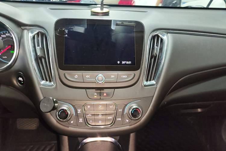Used Chevrolet Malibu XL 2022 535T Automatic Sport Edition Audio And AC Panel