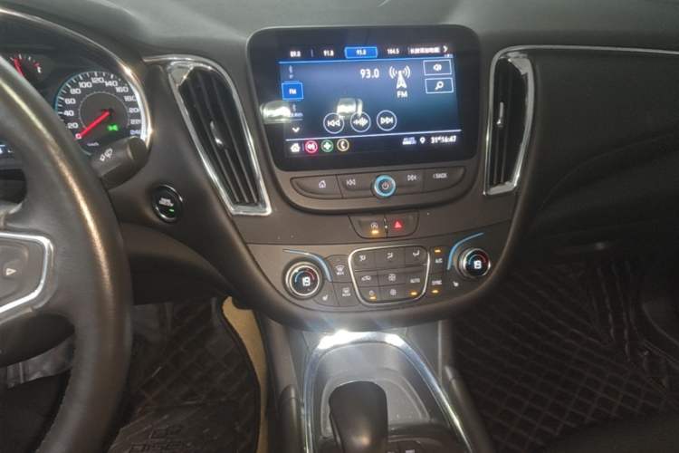 Used Chevrolet Malibu XL 2022 535T Automatic Sport Edition Audio And AC Panel