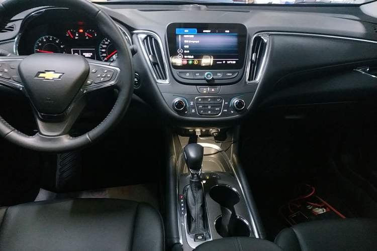 Used Chevrolet Malibu XL 2022 535T Automatic Sport Edition Audio And AC Panel