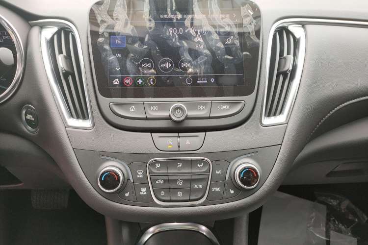 Used Chevrolet Malibu XL 2022 535T Automatic Sport Edition Audio And AC Panel