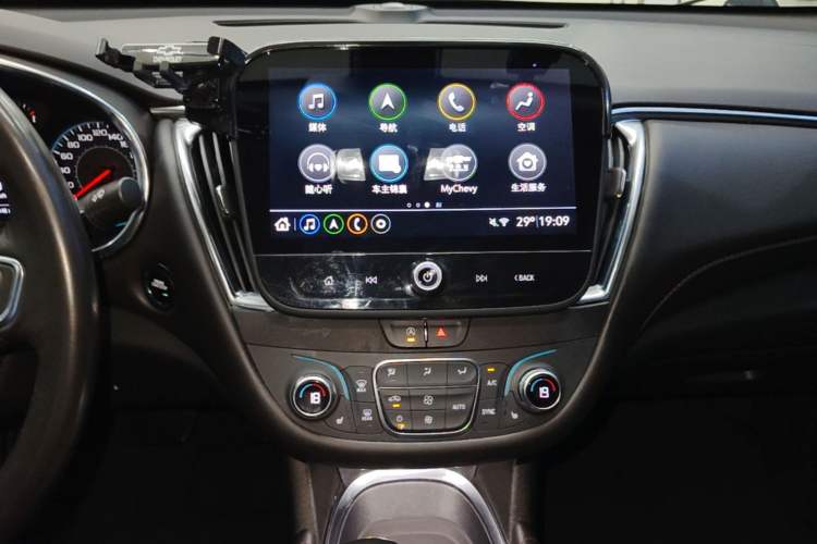 Used Chevrolet Malibu XL 2022 Redline 550T Automatic Sport Edition Audio And AC Panel