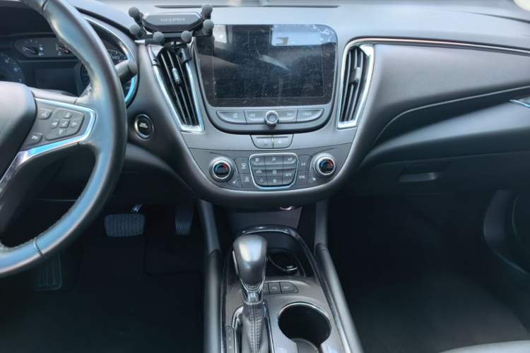 Used Chevrolet Malibu XL 2022 535T Automatic Sport Edition Audio And AC Panel