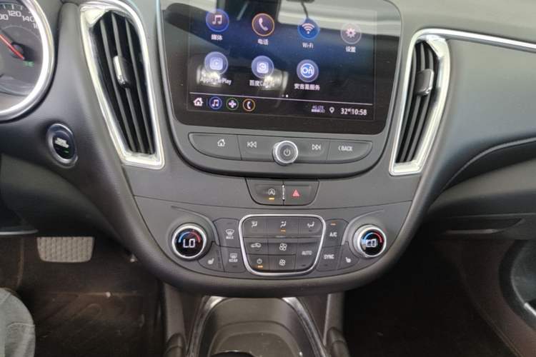 Used Chevrolet Malibu XL 2022 535T Automatic Sport Edition Audio And AC Panel