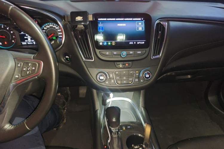 Used Chevrolet Malibu XL 2022 535T Automatic Sport Edition Audio And AC Panel