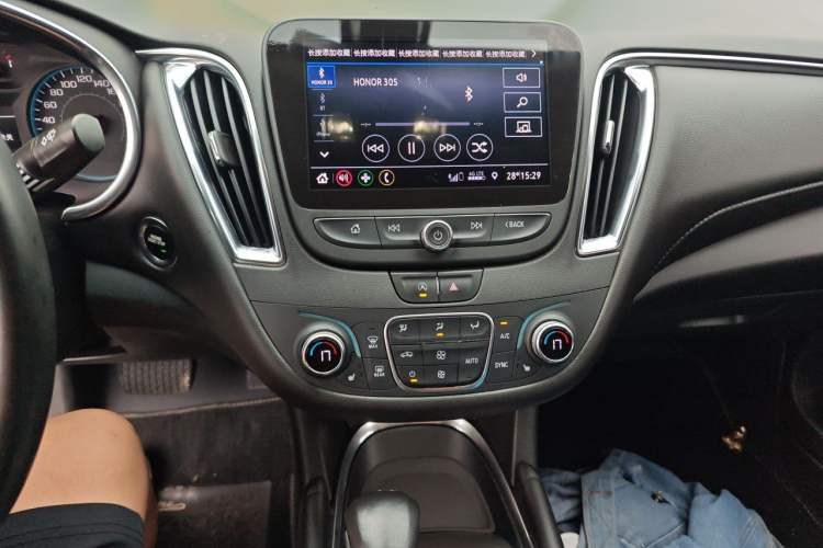 Used Chevrolet Malibu XL 2022 535T Automatic Sport Edition Audio And AC Panel