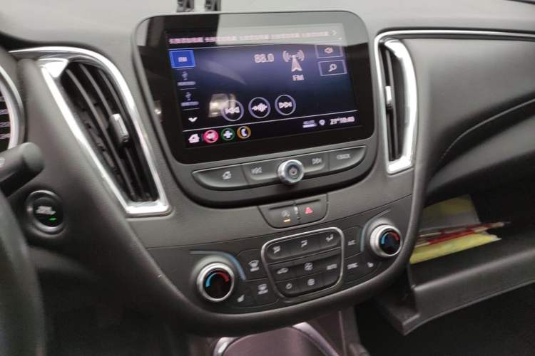 Used Chevrolet Malibu XL 2022 535T Automatic Sport Edition Audio And AC Panel