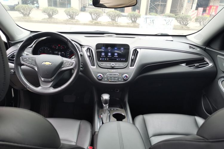 Used Chevrolet Malibu XL 2022 535T Automatic Sport Edition Center Console