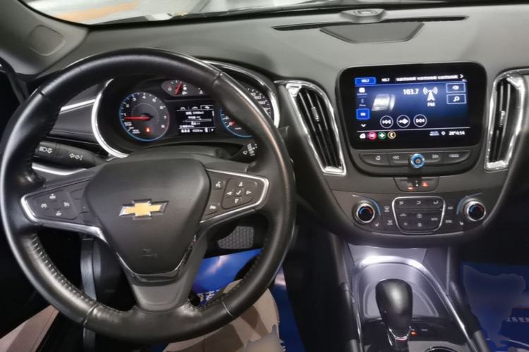 Used Chevrolet Malibu XL 2022 535T Automatic Sport Edition Center Console