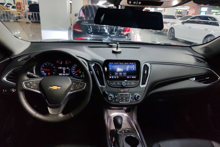 Used Chevrolet Malibu XL 2022 535T Automatic Sport Edition Center Console