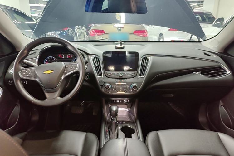 Used Chevrolet Malibu XL 2022 535T Automatic Sport Edition Center Console