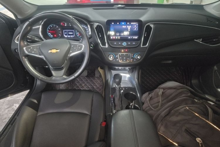 Used Chevrolet Malibu XL 2022 535T Automatic Sport Edition Center Console