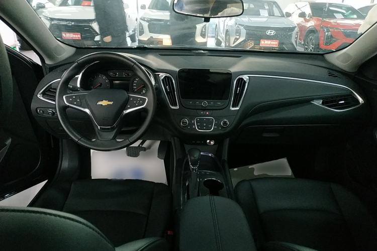 Used Chevrolet Malibu XL 2022 535T Automatic Sport Edition Center Console