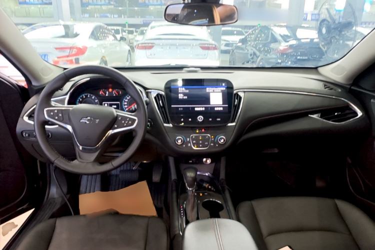 Used Chevrolet Malibu XL 2022 Redline 550T Automatic Sport Edition Center Console