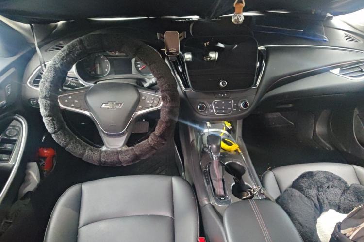Used Chevrolet Malibu XL 2022 Redline 550T Automatic Sport Edition Center Console