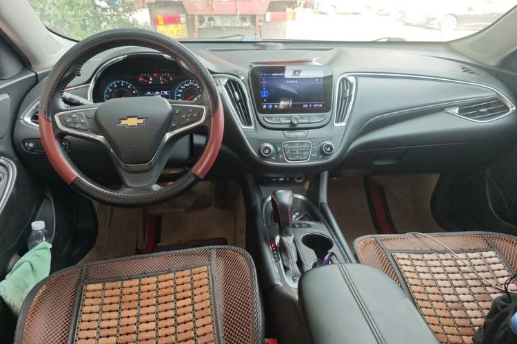 Used Chevrolet Malibu XL 2022 535T Automatic Sport Edition Center Console