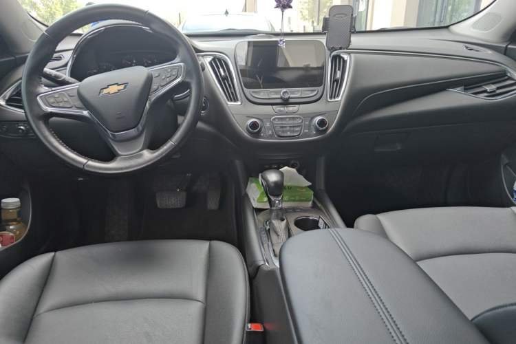 Used Chevrolet Malibu XL 2022 535T Automatic Sport Edition Center Console