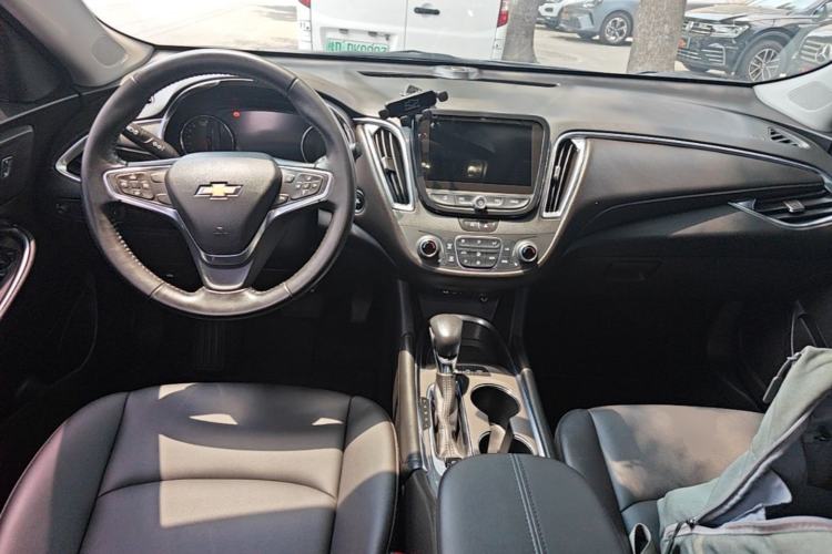Used Chevrolet Malibu XL 2022 535T Automatic RuiLian Edition Center Console