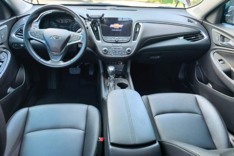 Used Chevrolet Malibu XL 2022 535T Automatic Sport Edition Center Console