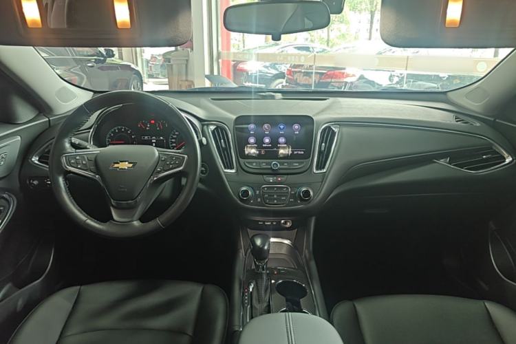 Used Chevrolet Malibu XL 2022 535T Automatic Sport Edition Center Console