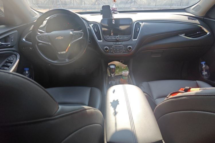 Used Chevrolet Malibu XL 2022 535T Automatic Sport Edition Center Console