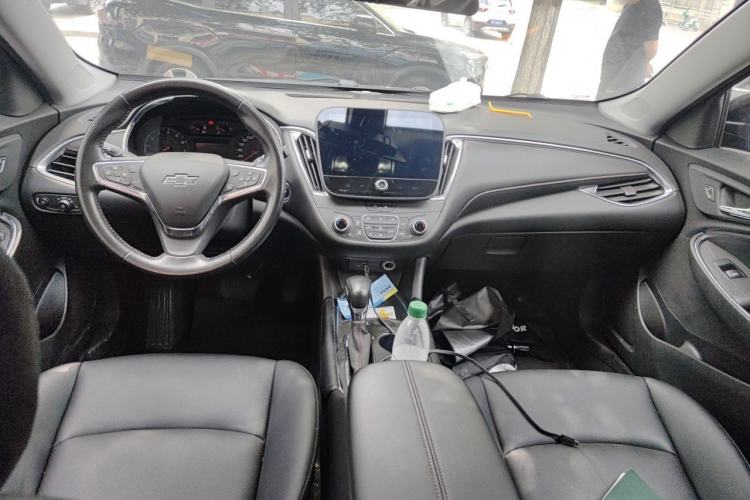 Used Chevrolet Malibu XL 2022 Redline 550T Automatic Sport Edition Center Console