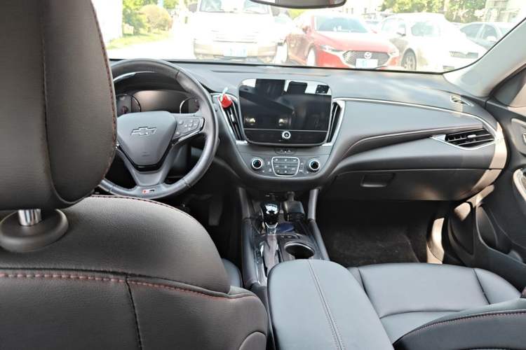 Used Chevrolet Malibu XL 2022 Redline 550T Automatic RuiLian Edition Center Console