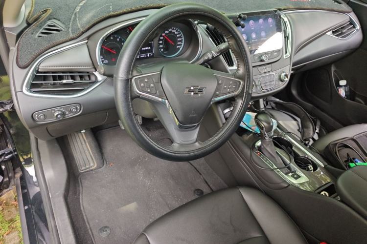 Used Chevrolet Malibu XL 2022 535T Automatic Sport Edition Center Console