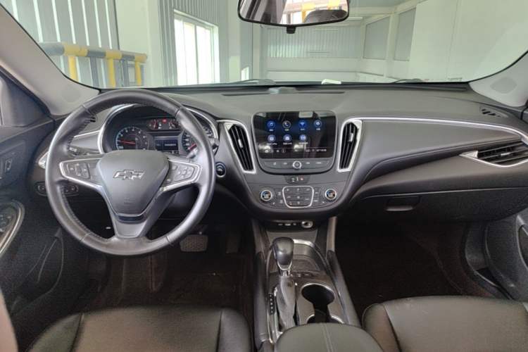 Used Chevrolet Malibu XL 2022 535T Automatic Sport Edition Center Console
