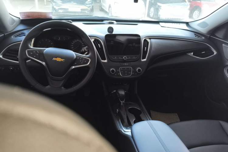 Used Chevrolet Malibu XL 2022 535T Automatic Sport Edition Center Console