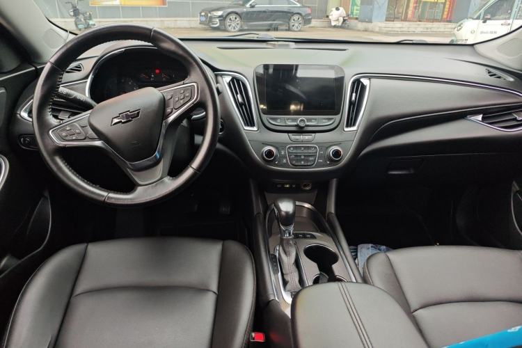 Used Chevrolet Malibu XL 2022 535T Automatic Sport Edition Center Console