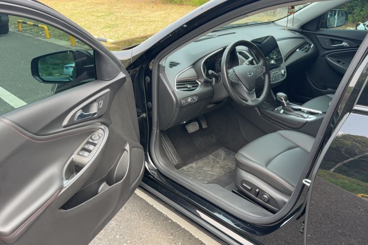 Used Chevrolet Malibu XL 2022 Redline 550T Automatic Sport Edition Driver Seat