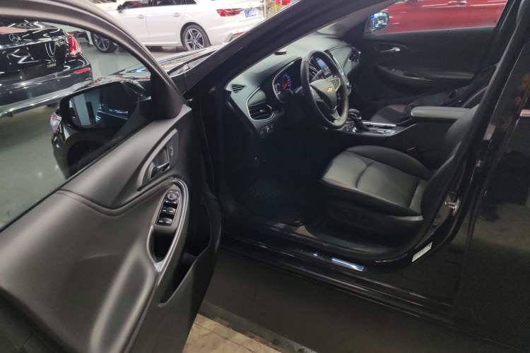 Used Chevrolet Malibu XL 2022 535T Automatic Sport Edition Driver Seat