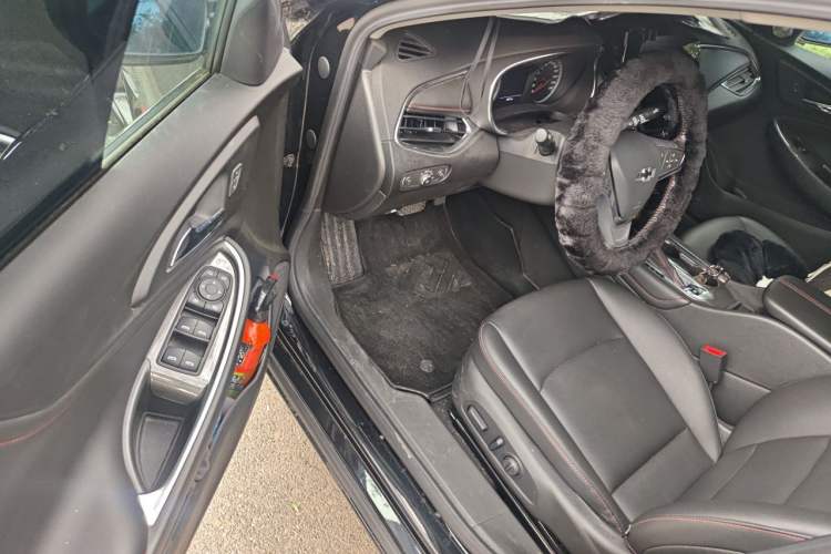 Used Chevrolet Malibu XL 2022 Redline 550T Automatic Sport Edition Driver Seat