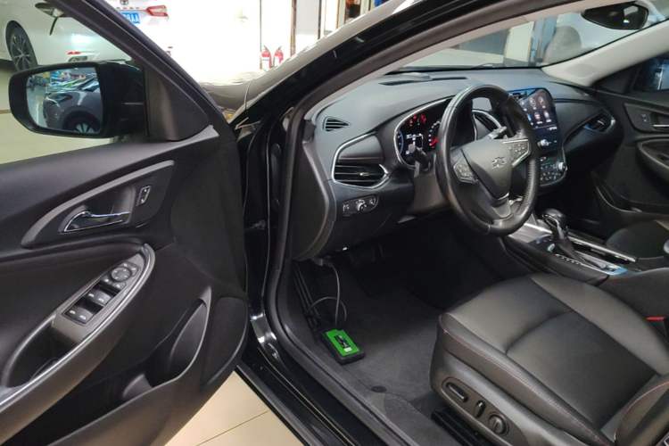 Used Chevrolet Malibu XL 2022 Redline 550T Automatic Sport Edition Driver Seat