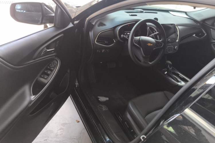 Used Chevrolet Malibu XL 2022 535T Automatic Sport Edition Driver Seat