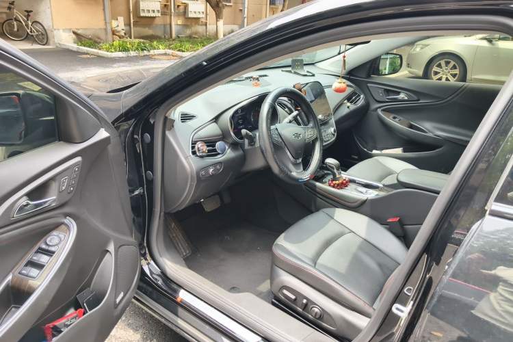 Used Chevrolet Malibu XL 2022 Redline 550T Automatic Smart Edition Driver Seat