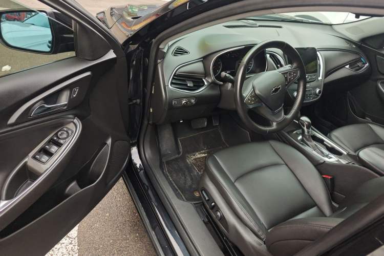 Used Chevrolet Malibu XL 2022 535T Automatic Sport Edition Driver Seat