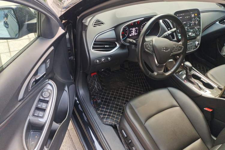 Used Chevrolet Malibu XL 2022 Redline 550T Automatic Sport Edition Driver Seat