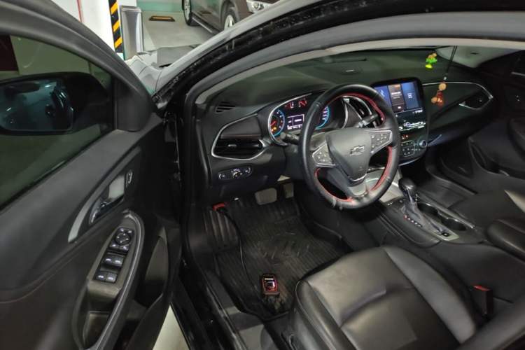 Used Chevrolet Malibu XL 2022 Redline 550T Automatic Sport Edition Driver Seat
