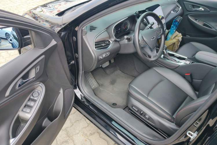 Used Chevrolet Malibu XL 2022 Redline 550T Automatic Sport Edition Driver Seat
