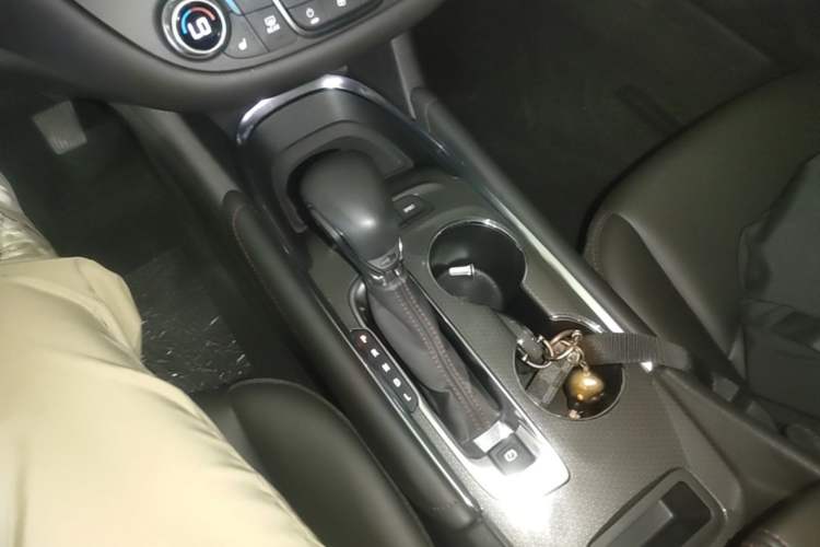 Used Chevrolet Malibu XL 2022 Redline 550T Automatic Sport Edition Gear Lever