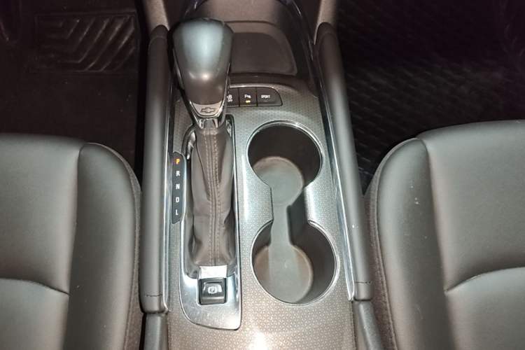 Used Chevrolet Malibu XL 2022 535T Automatic Sport Edition Gear Lever